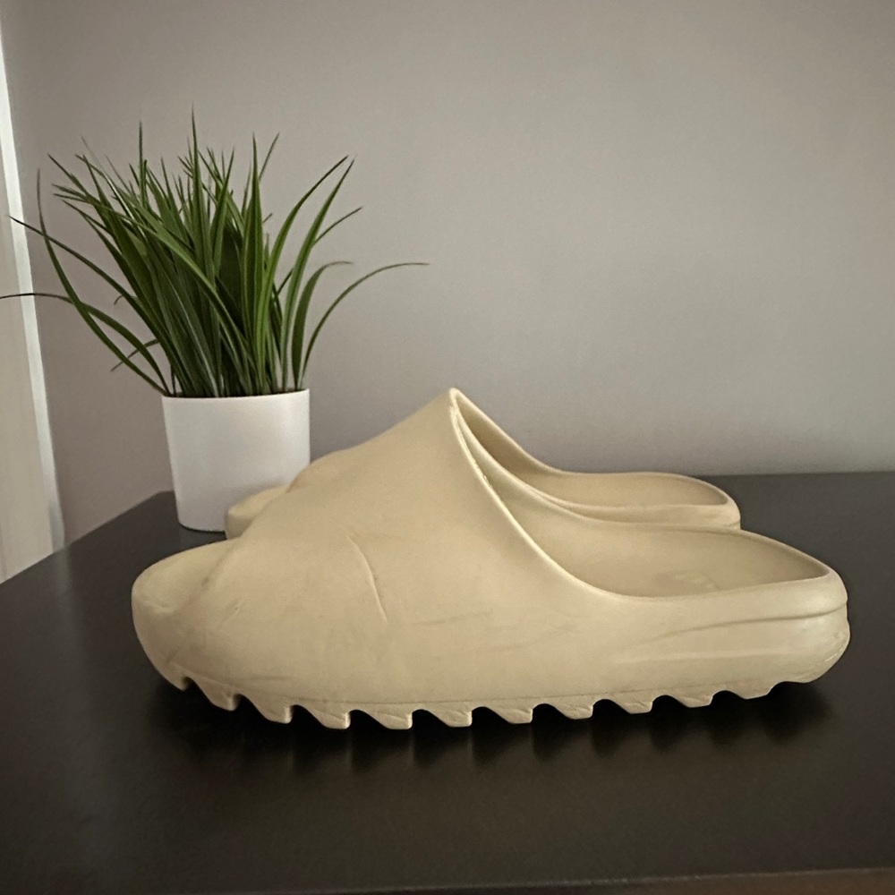 Yeezy Slides “Bone”